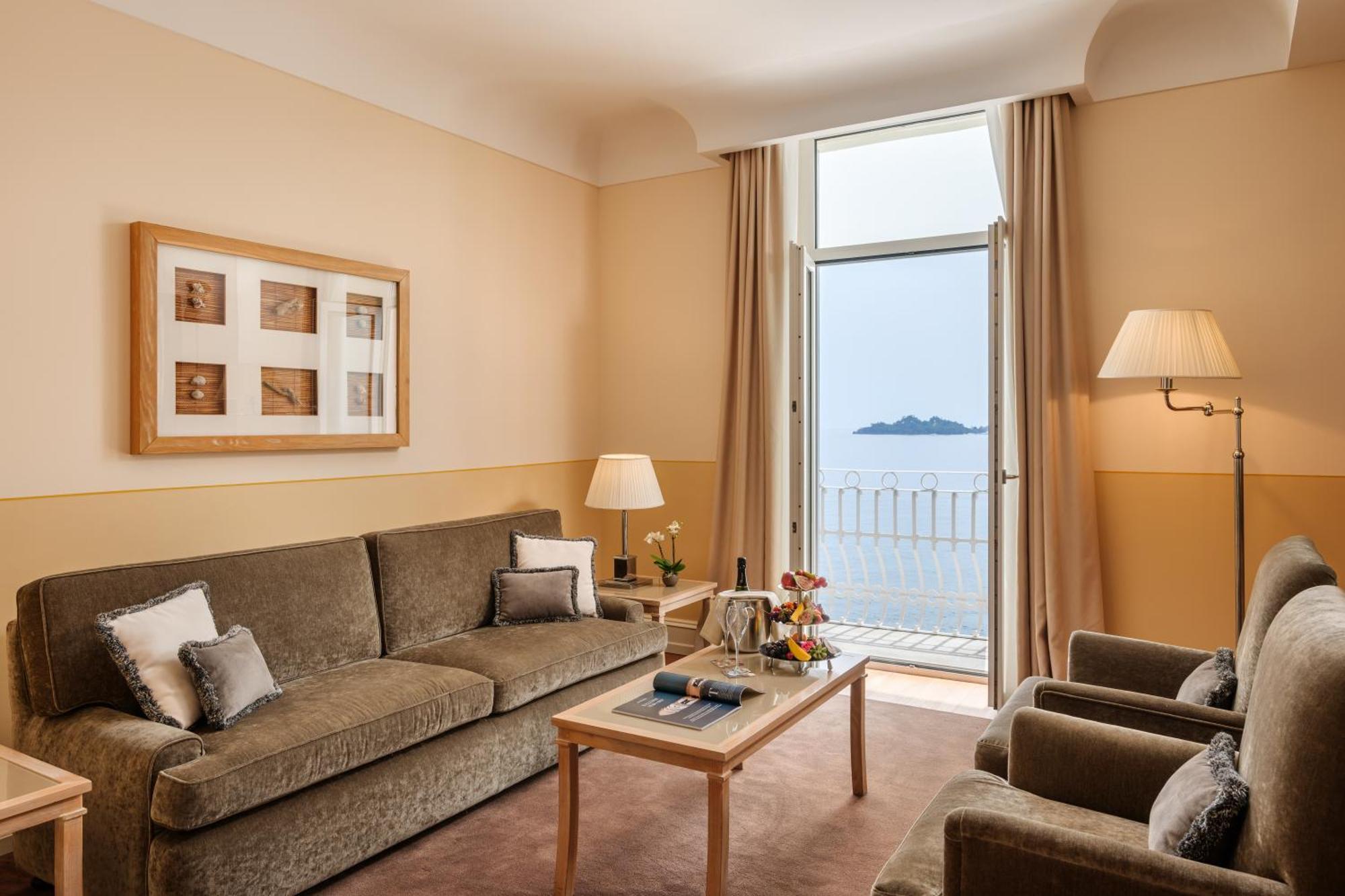 Grand Hotel Bristol Spa Resort, By R Collection Hotels Rapallo Exterior photo A suite at the Hotel de la Paix