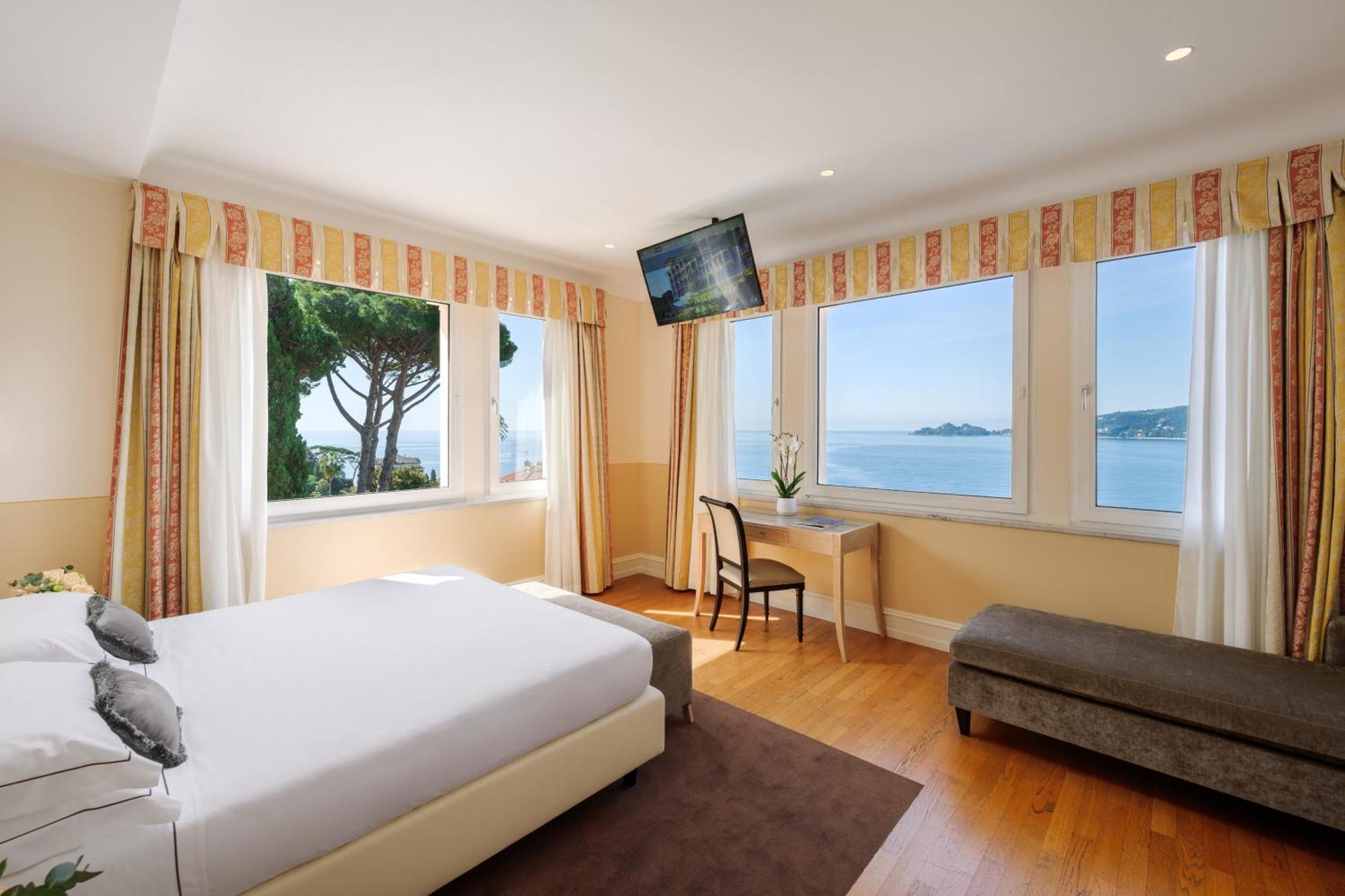 Grand Hotel Bristol Spa Resort, By R Collection Hotels Rapallo Exterior photo A room at the Hotel Excelsior
